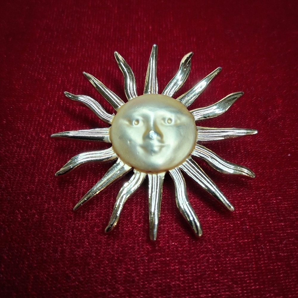 Vintage AJC Sun Face Brooch Gold Tone